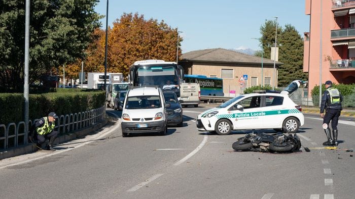 https://storage.ecodibergamo.it/media/photologue/2025/10/25/photos/cache/schianto-in-moto-a-cologno-restano-gravi-le-condizioni-del-ragazzo-di-19-anni_f631d45c-b18f-11f0-80bb-756a8e6dc121_1920_1080_v3_large_16_9.jpg