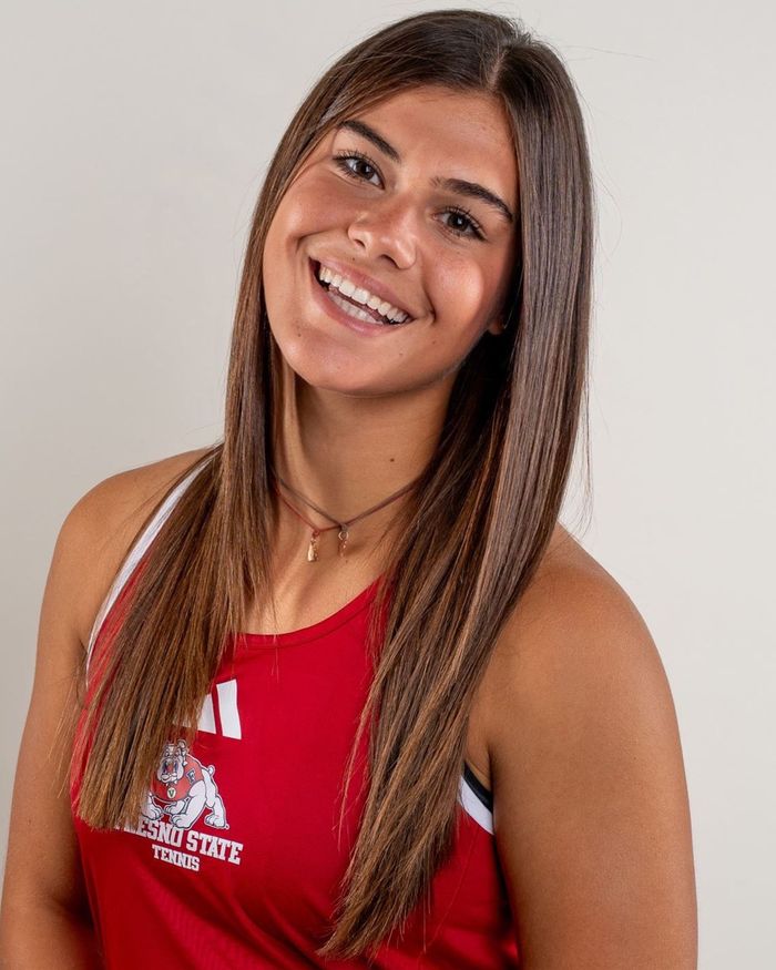 Tesserata con il Tennis Club Zanica, è stata allenata individualmente da Paolo Cané a Gorle