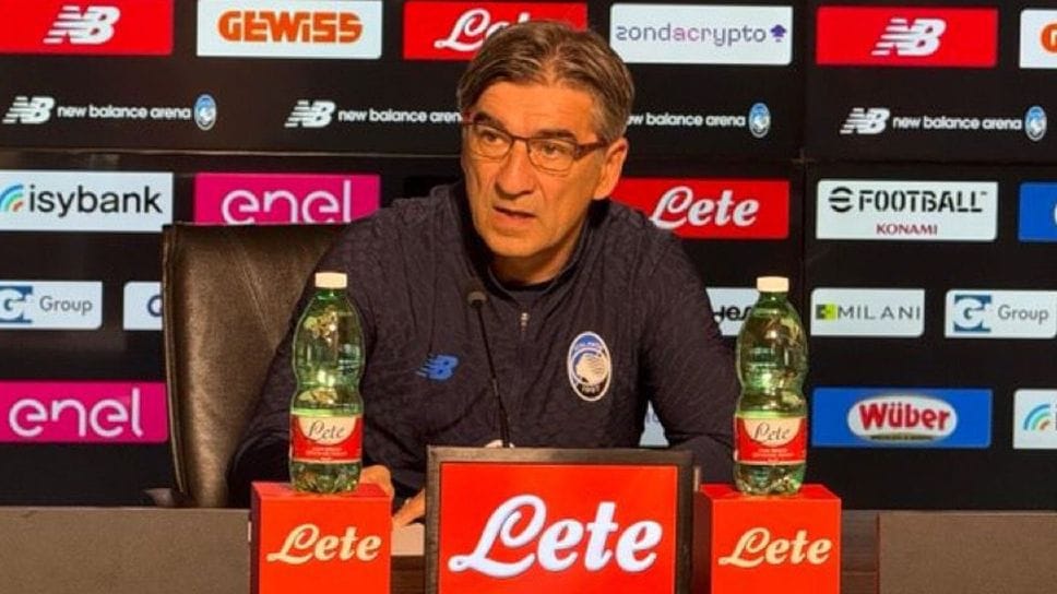 Mister Juric durante la conferenza stampa Mister Juric durante la conferenza stampa
