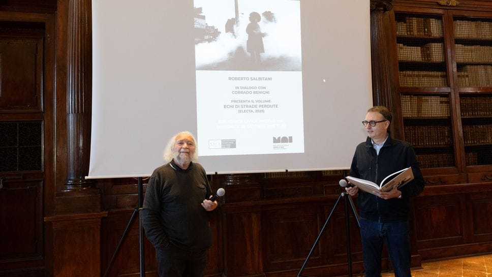 Roberto Salbitani e Corrado Benigni durante la presentazione alla biblioteca Mai Roberto Salbitani e Corrado Benigni durante la presentazione alla biblioteca Mai