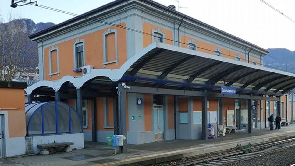 La stazione di Calolziocorte.Dal 31 ottobre al 3 novembre circolazione sospesa tra Calolziocorte e Lecco Maggianico. La stazione di Calolziocorte.Dal 31 ottobre al 3 novembre circolazione sospesa tra Calolziocorte e Lecco Maggianico.