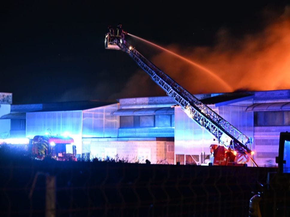 Notte di lavoro per i vigili del fuoco