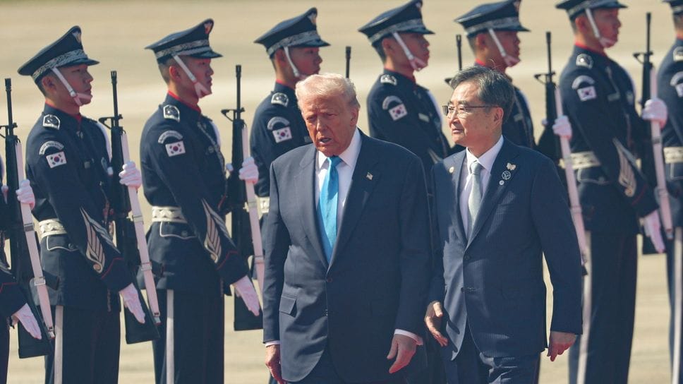 Il presidente americano Donald Trump con il ministro sudcoreano degli affari esteri Cho Hyun Il presidente americano Donald Trump con il ministro sudcoreano degli affari esteri Cho Hyun