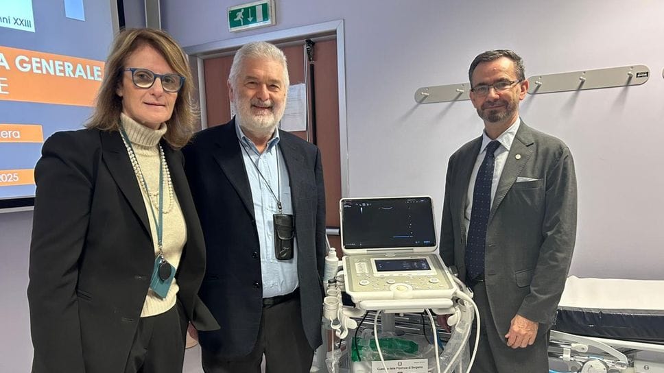 Con l’ecografo, da sinistra, Simonetta Cesa, Guido Marinoni e Francesco Locati Con l’ecografo, da sinistra, Simonetta Cesa, Guido Marinoni e Francesco Locati