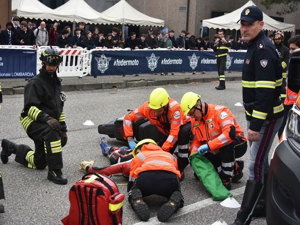 Crash test e simulazioni alla Motorizzazione di Bergamo: lezioni di sicurezza per gli studenti