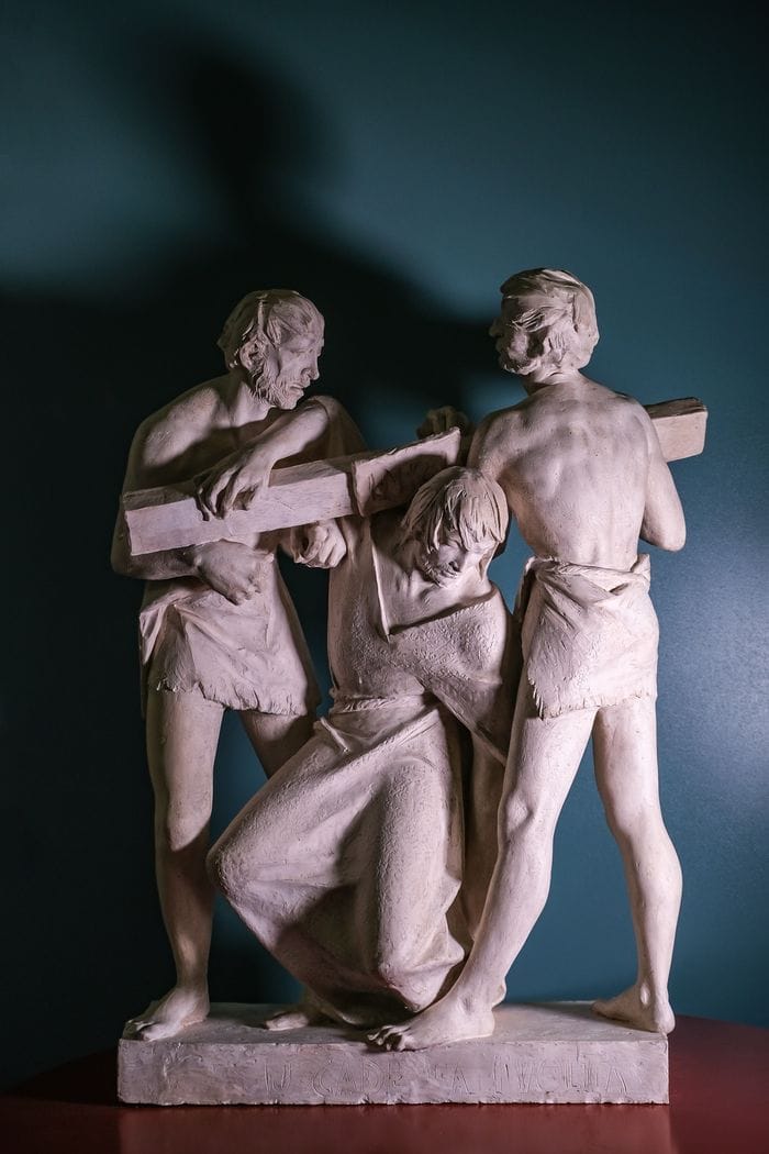 I gessi preparatori della Via Crucis di Brolis