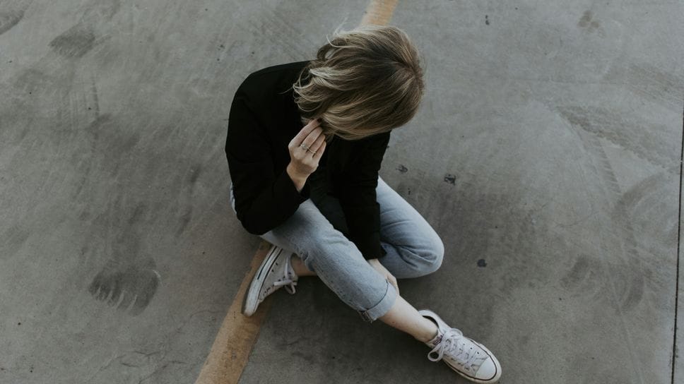 Gli adolescenti si preoccupano tanto di fallire, forse è perché abbiamo apparecchiato loro un mondo in cui non si sentiranno mai all’altezza delle aspettative