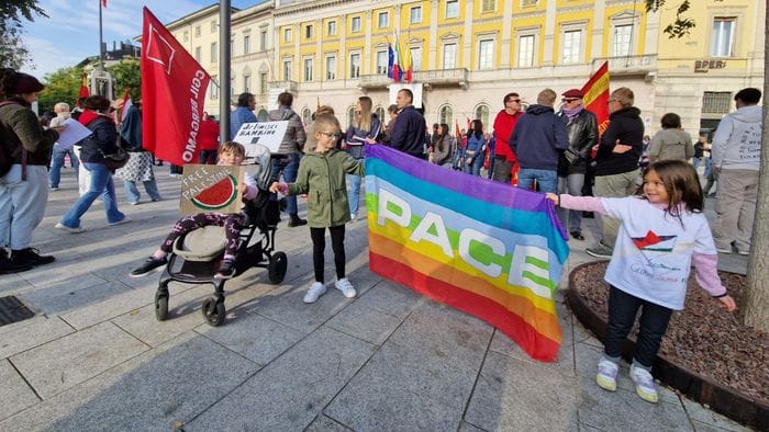 https://storage.ecodibergamo.it/media/photologue/2025/10/3/photos/cache/in-piazza-matteotti-al-via-il-corteo-nel-giorno-dello-sciopero-generale_b6591a92-a02e-11f0-85d5-8e765c89b52c_1920_1080_v3_large_16_9.jpeg