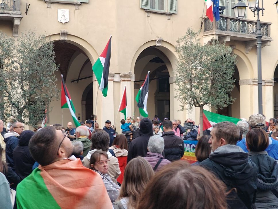 In 400 in piazza a Treviglio