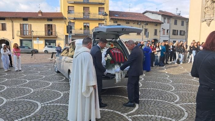 https://storage.ecodibergamo.it/media/photologue/2025/10/3/photos/cache/la-commozione-di-osio-sotto-per-wisdom-hai-vinto-tu-nessuno-ha-conquistato-co_9cf3c9f4-9fce-11f0-85d5-8e765c89b52c_1920_1080_v3_large_16_9.jpg