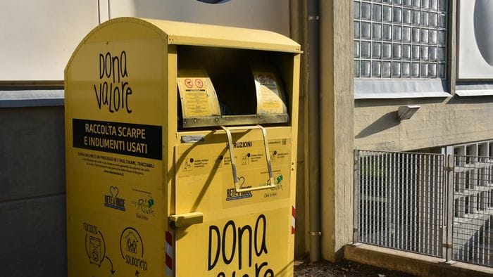 La Ruah sospende la raccolta dei vestiti. «Costi di smaltimento non più gestibili»