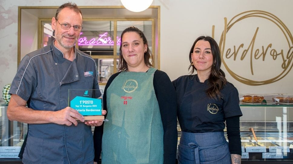 La gelateria VerdeRosa guida la classifica dei locali più apprezzati nelle consegne a domicilio sulla piattaforma Deliveroo: seconda la Gelateria Gemma, terzo posto per Curry Lounge. Miglior performance per Burger Wave La gelateria VerdeRosa guida la classifica dei locali più apprezzati nelle consegne a domicilio sulla piattaforma Deliveroo: seconda la Gelateria Gemma, terzo posto per Curry Lounge. Miglior performance per Burger Wave
