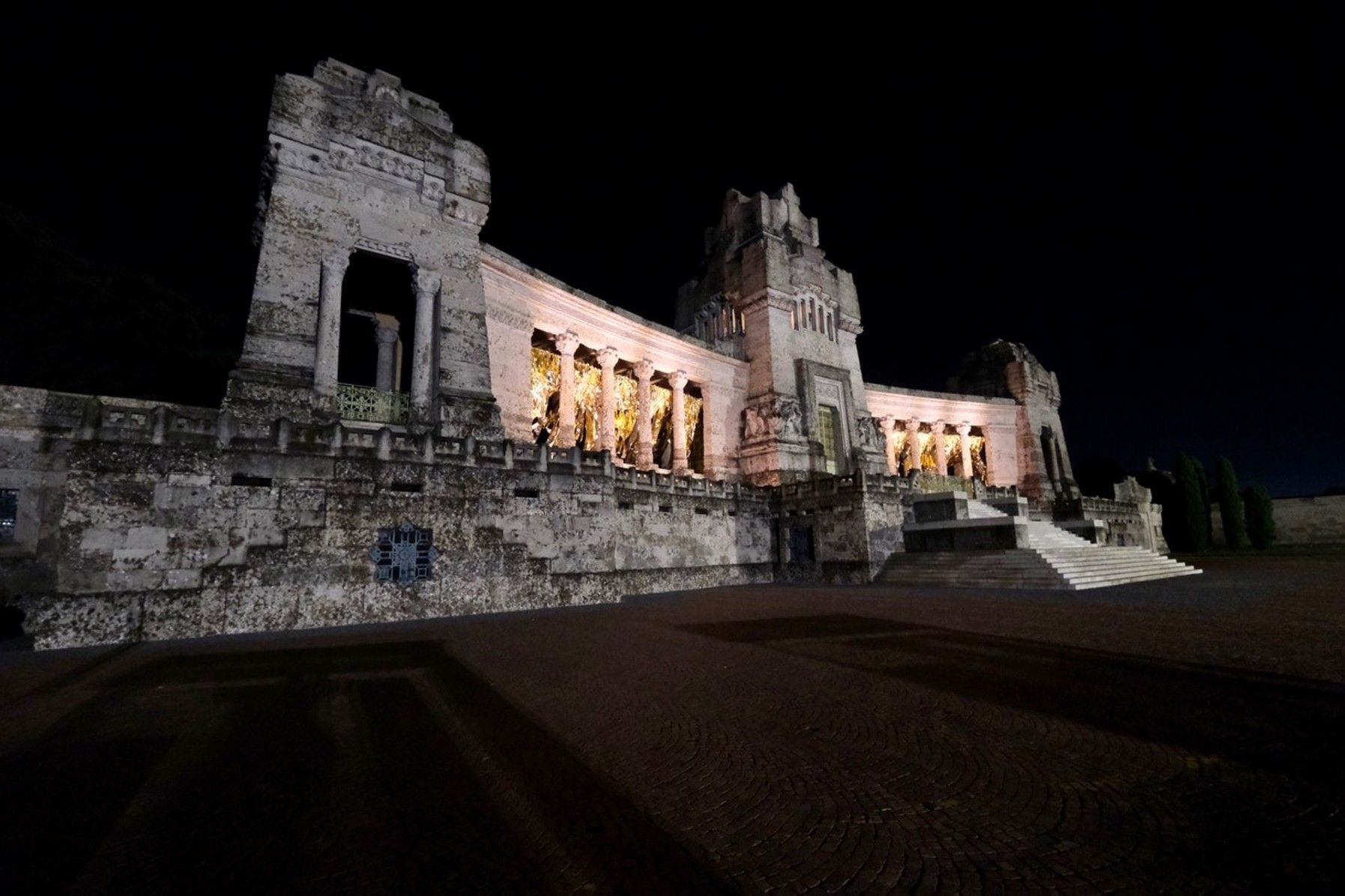 Daniel González, Golden Gate, 2025. Progetto per Contemporary Locus 17 Daniel González, Golden Gate, 2025. Progetto per Contemporary Locus 17