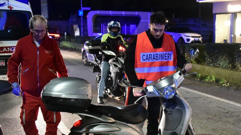 Lo scooter sul quale viaggiava il ferito Lo scooter sul quale viaggiava il ferito