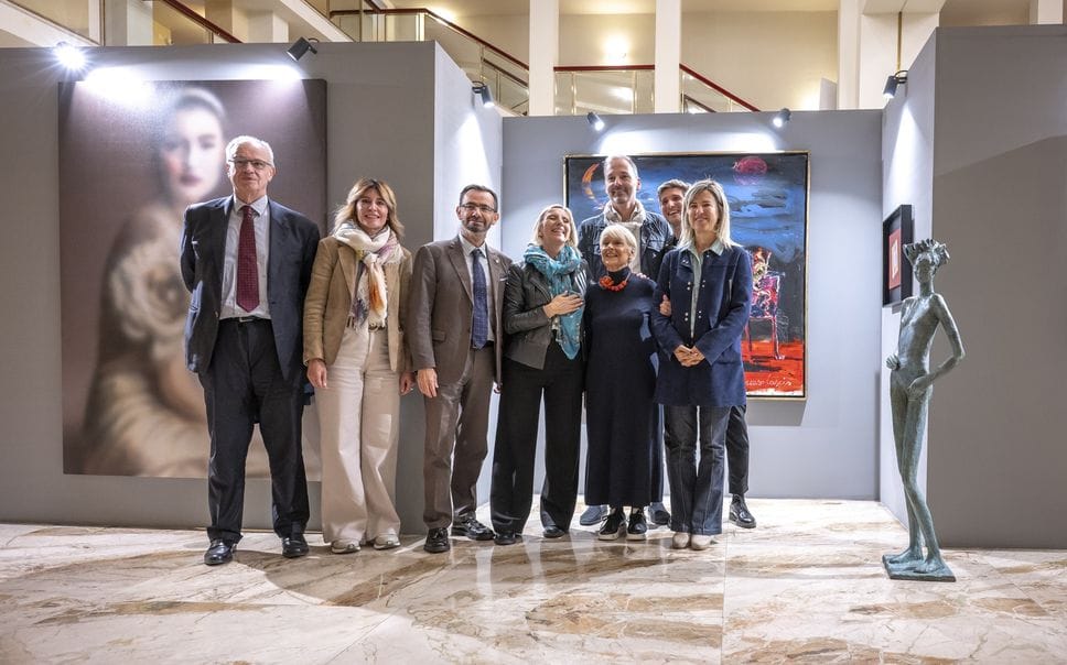 Nel ridotto Gavazzeni del Teatro Donizetti, inaugurazione della mostra collettiva di artisti internazionali dal titolo «Arte con il cuore» visitabile fino al 5 ottobre. Il ricavato della Galleria sarà devoluto a sostegno de La Casa di Leo nella foto: Giorgio Berta, Romina Russo, Francesco Locati, Claudia Terzi, Michele Morghen, Mimma Massone, MarcellaMessina