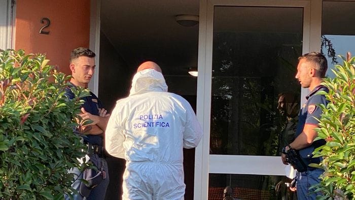 Nessuna restrizione per la donna in casa con la mamma morta