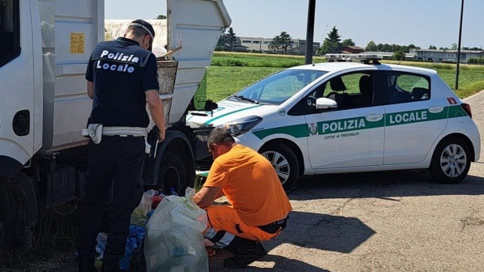 Controllo rifiuti della polizia locale di Treviglio
