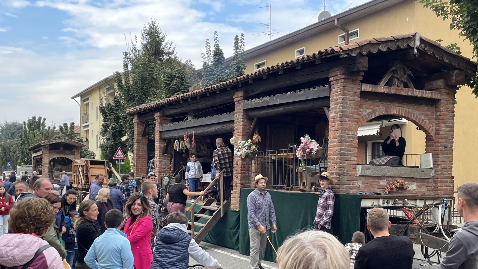 https://storage.ecodibergamo.it/media/photologue/2025/10/4/photos/palosco-e-ghera-ona-olta-un-tuffo-nel-cuore-della-tradizione-contadina_c5b99a60-a03e-11f0-85d5-8e765c89b52c_1920_1080.jpeg
