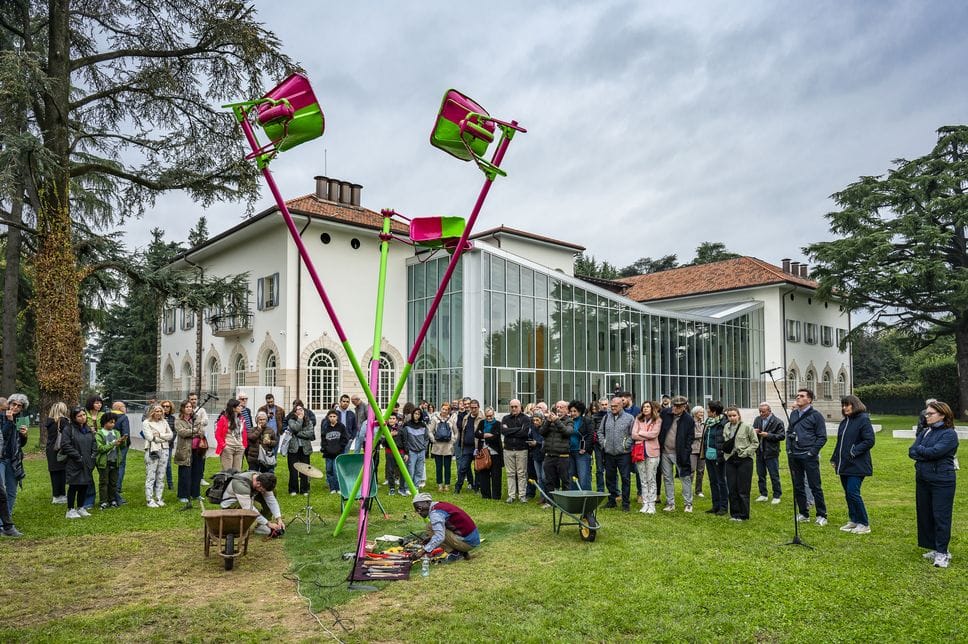 Fondazione Dalmine: la presentazione dell'installazione dell'artista Abraham Cruzvillegas