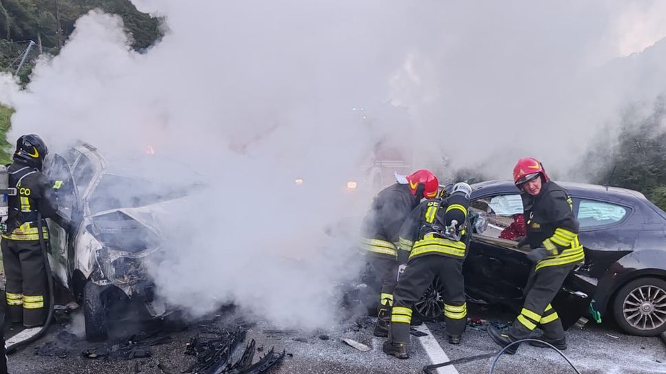 L’incidente a Casnigo poco dopo le 7 del 5 ottobre: i vigili del fuoco in azione L’incidente a Casnigo poco dopo le 7 del 5 ottobre: i vigili del fuoco in azione