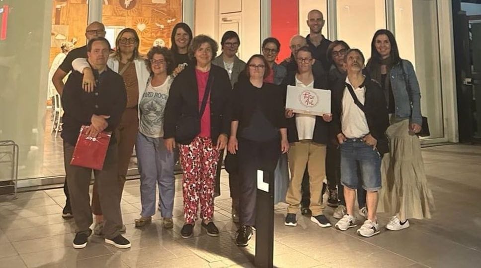 Foto di gruppo con altri partecipanti al «Progettp Welcome»