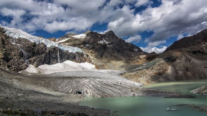 https://storage.ecodibergamo.it/media/photologue/2025/10/7/photos/cache/quattro-trekking-vicino-alla-fronte-dei-ghiacciai-lombardi_bd48d85a-a2c3-11f0-ab25-27d30ab876f4_1920_1080_v3_large_16_9.jpg