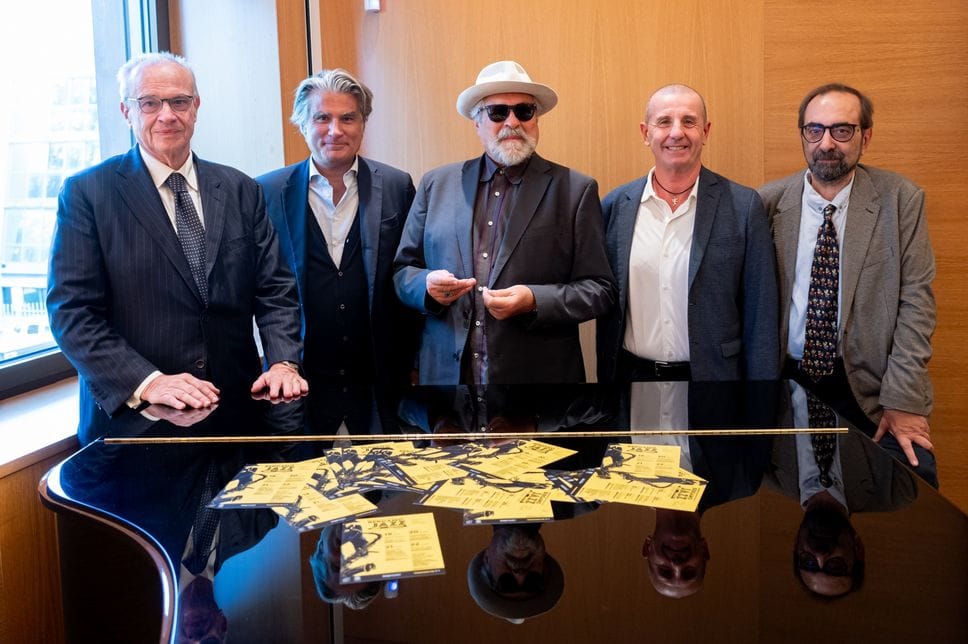 La presentazione di Bergamo Jazz: da sinistra Giorgio Berta, presidente Fondazione Donizetti, Sergio Gandi assessore alla Cultura Comune di Bergamo, Joe Lovano, direttore artistico Bergamo Jazz, Massimo Boffelli direttore generale Fondazione Donizetti e Roberto Valentino.