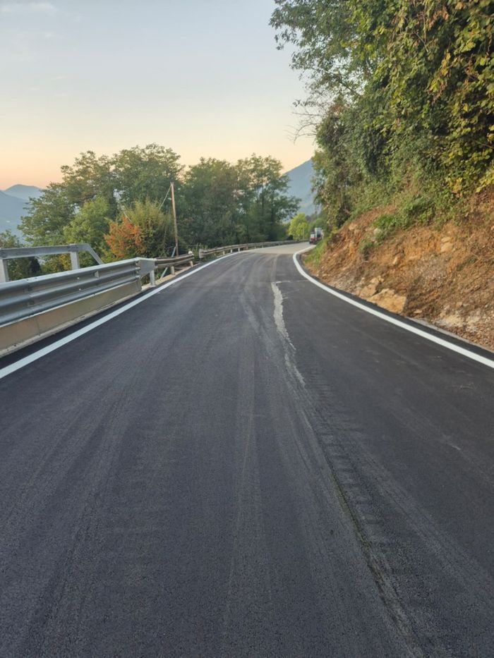 la nuova strada a Orezzo