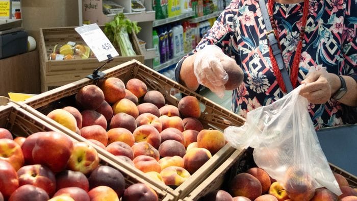 https://storage.ecodibergamo.it/media/photologue/2025/10/8/photos/cache/spesa-alimentare-consumi-stabili-ma-un-terzo-degli-italiani-taglia-sul-cibo_dcaf8090-a426-11f0-ab25-27d30ab876f4_1920_1080_v3_large_16_9.jpg