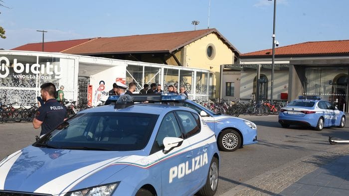 bergamo rapinate cuffiette a sedicenne denunciati due suoi coetanei
