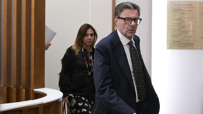 https://storage.ecodibergamo.it/media/photologue/2025/10/9/photos/cache/la-manovra-prudente-lesecutivo-accelera_8a5b8ee0-a4d7-11f0-ab25-27d30ab876f4_1920_1080_v3_large_16_9.jpg