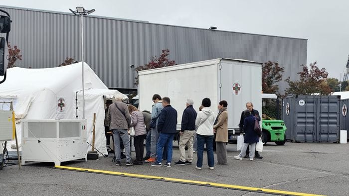 Alto afflusso per le vaccinazioni gratuite in fiera: attivate due linee in più