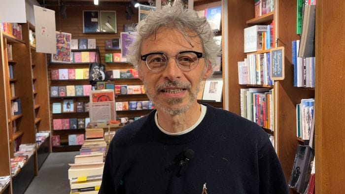 Libraio e poeta, gli attimi di spaesamento di Stefano Calafiore Libraio e poeta, gli attimi di spaesamento di Stefano Calafiore