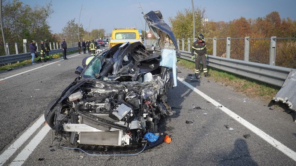 La Mercedes Cla 200d sulla quale viaggiava Clinton Sala con Dennis Cannatà
