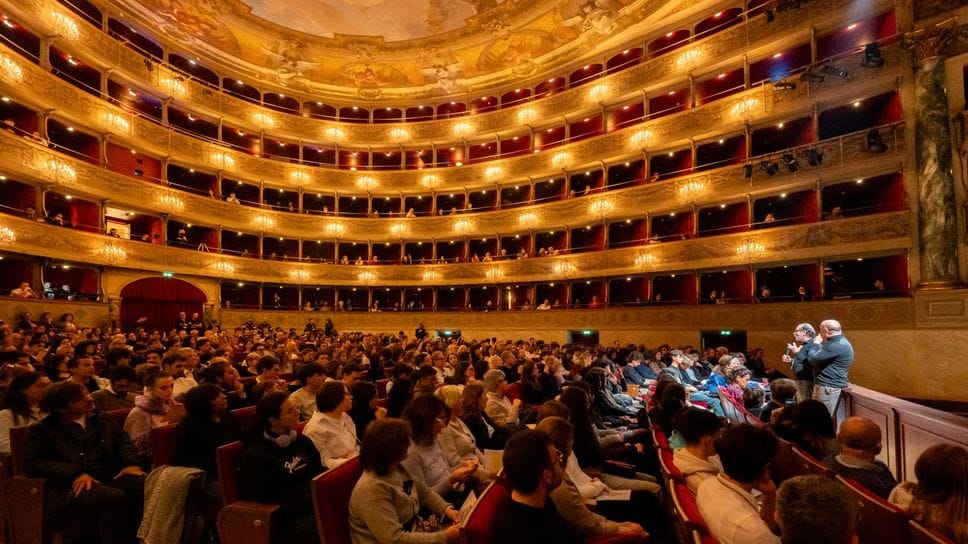 Grande partecipazione all’anteprima della «Caterina  Cornaro» riservata agli under 30 al Teatro Donizetti