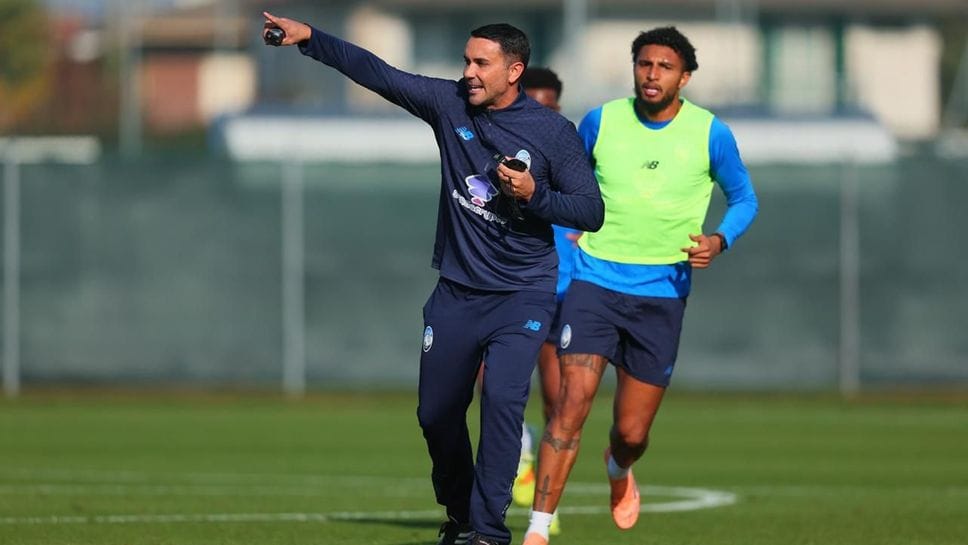 Raffaele Palladino, nuovo allenatore dell’Atalanta,  guida il primo allenamento a Zingonia mercoledì 12 novembre, nella foto con Ederson