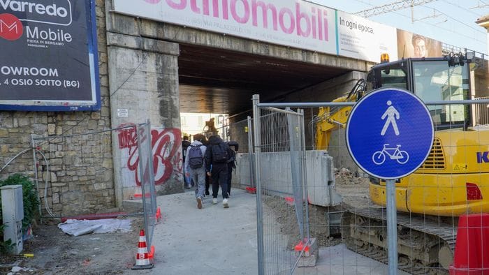 Bergamo, aperto il passaggio pedonale sotto il ponte di via San Bernardino Video Bergamo, aperto il passaggio pedonale sotto il ponte di via San Bernardino Video