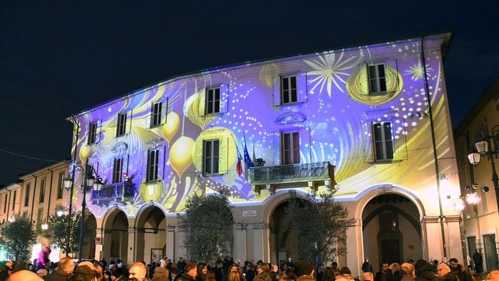 https://storage.ecodibergamo.it/media/photologue/2025/11/12/photos/cache/luminarie-mercatini-concerti-spettacoli-ecco-winter-in-treviglio-2025_4df215c6-bffa-11f0-98b3-03caa6829a83_1920_1080_v3_large_16_9.jpg