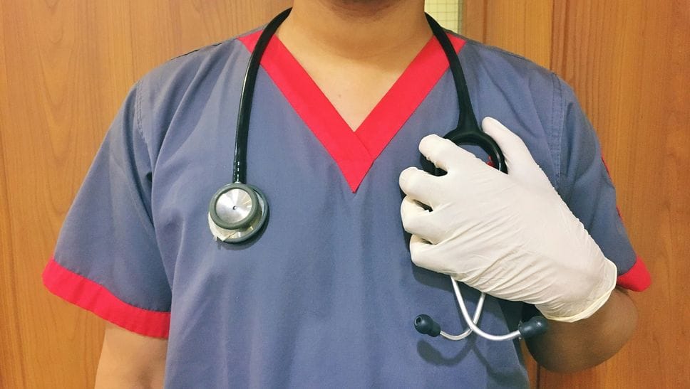 Il valore dell’infermiere va oltre la tecnica: è un punto di riferimento emotivo, capace di accogliere la paura, l’imbarazzo, i dubbi