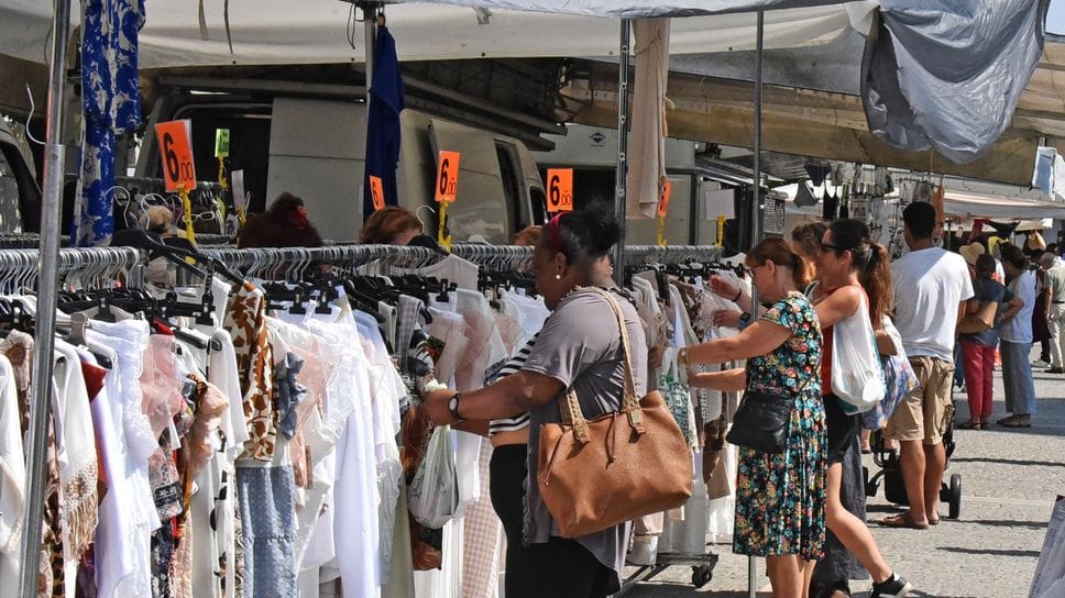 Uno scatto d’archivio del mercato del Sentierone