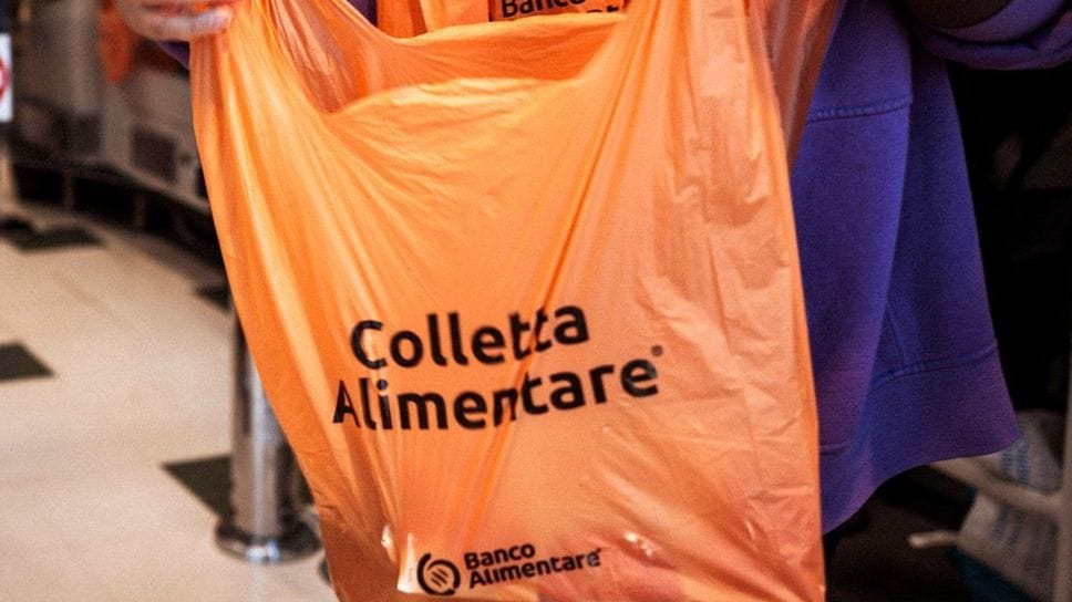 Tanti i sacchetti riempiti di cibo