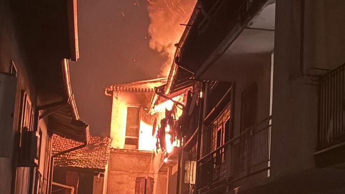 https://storage.ecodibergamo.it/media/photologue/2025/11/16/photos/cache/incendio-di-arcene-notte-fuori-casa-per-35-persone_03c56682-c2c1-11f0-98b3-03caa6829a83_1920_1080_v3_large_16_9.jpeg