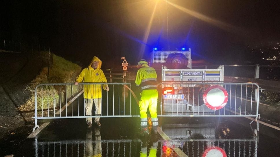 Chiusa per caduta massi la strada che collega Ubiale con Clanezzo e Almenno San Salvatore nella serata di domenica 16 novembre