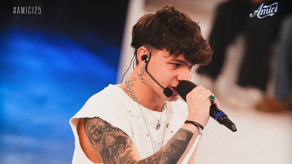 Il cantante bergamasco Opi al talent di Canale 5 «Amici»