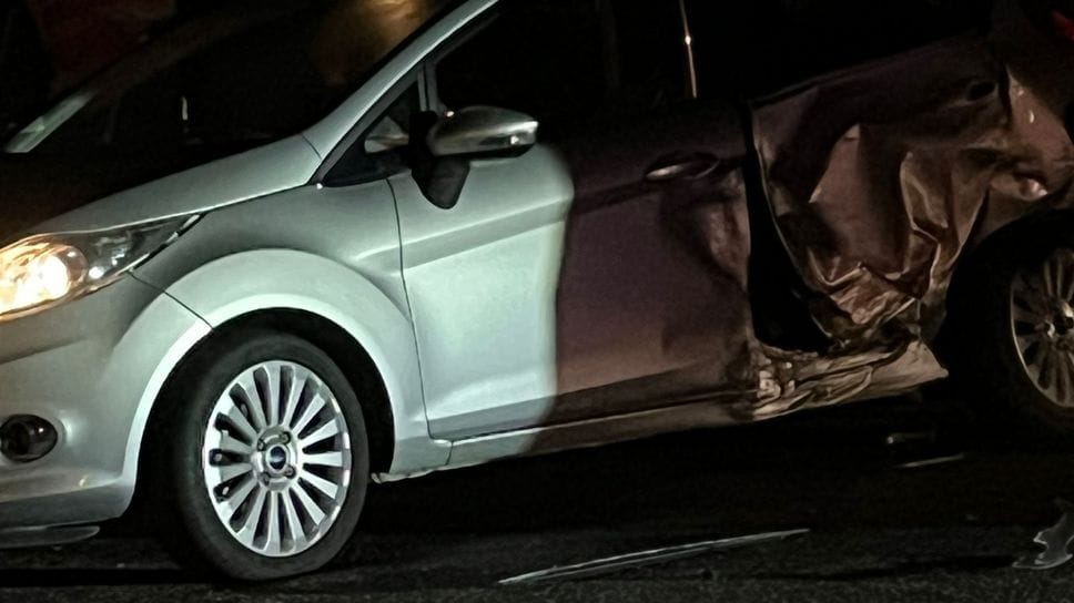 Una delle auto coinvolte nell’incidente a Casnigo