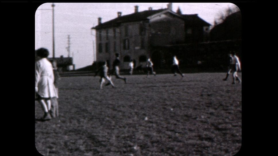 Bambini che giocano alla Fara in Città Alta