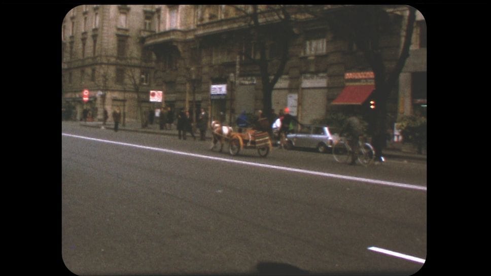Viale Papa Giovanni XXIII a Bergamo con cavalli e calesse nel 1973