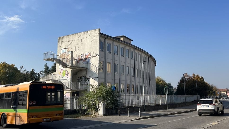 L’Istituto Superiore Bortolo Belotti a Bergamo, nella mattinata di martedì 18 novembre si è verificato un’altro caso di spray al peperoncino spruzzato in aula, 5 tra studentesse e bidella visitate sul posto