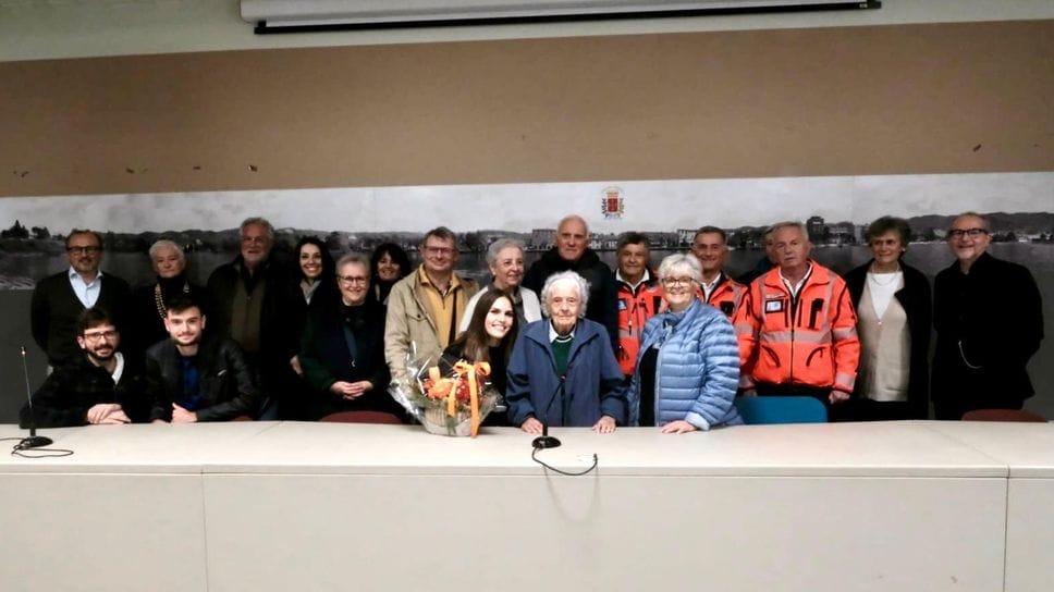 La signora Tina Buelli accolta all’auditorium comunale