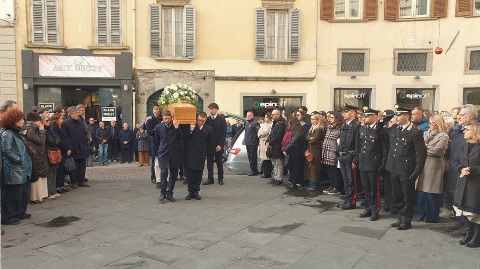 In tantissimi a Sant’Alessandro in Colonna per l’ultimo saluto a Stefano Storto